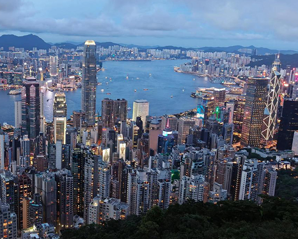 全國一體化風險管理平台：從洞察到行動的全方位守護。  我們提供專業風險評估與危機處置服務，以前瞻洞察防範於未然，以果斷行動化解於當下。通過覆蓋全國的一體化平台，整合四大核心板塊，為您的企業保駕護航。