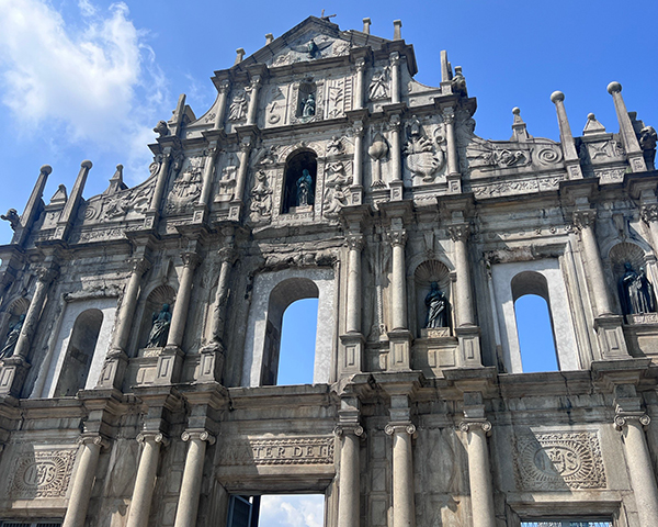 專業澳門商業服務：登記、調查、盡職查核一體化。  民商易提供全面的澳門在地商業服務，核心涵蓋澳門公司商業登記查詢、澳門物業登記調查與專業實地調查。我們幫助投資者、企業與個人穿透信息壁壘，為商業合作、資產交易與投資決策提供堅實的事實依據。